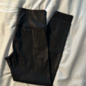 Black textured leggings